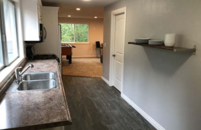 10950 Se Mather Rd C - 10950 Southeast Mather Road, Clackamas County, OR 97015
