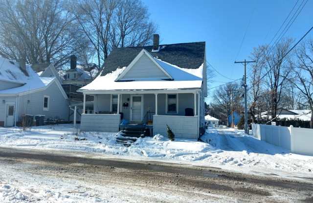 4Bedroom/2bathroom - 107 South Birch Street, Urbana, IL 61801