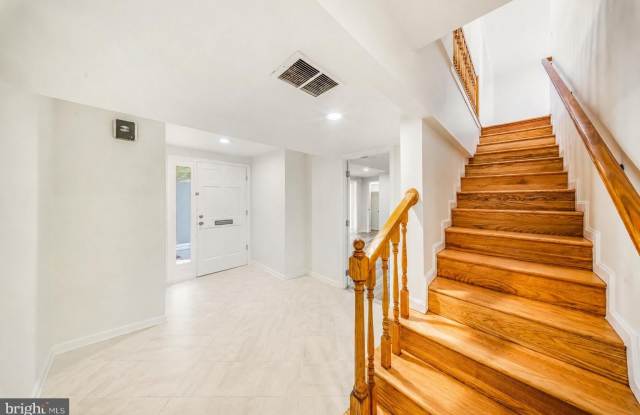 2933 ARIZONA Avenue NW Gallery 4