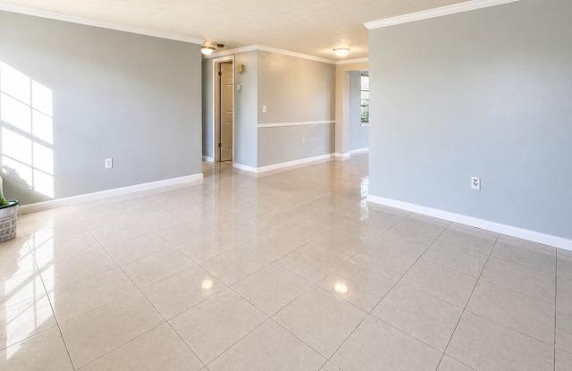 WATERFRONT 3-BEDROOM HOME WITH 2-CAR GARAGE Gallery 3