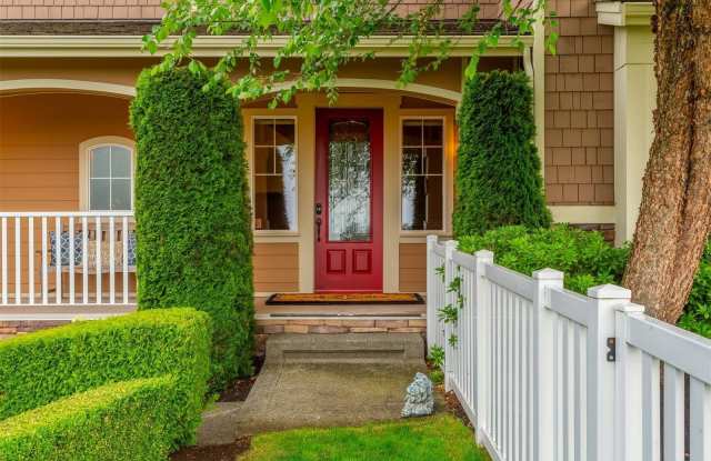 Impeccably Maintained Home, Unbeatable Views From Almost Every Room! Gallery 4