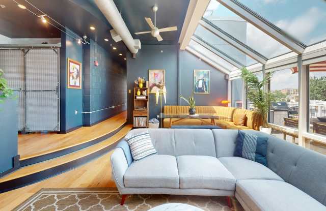 Stunning Penthouse Two Bedroom W/Private Balcony, Parking Included on Church Street! Gallery 3