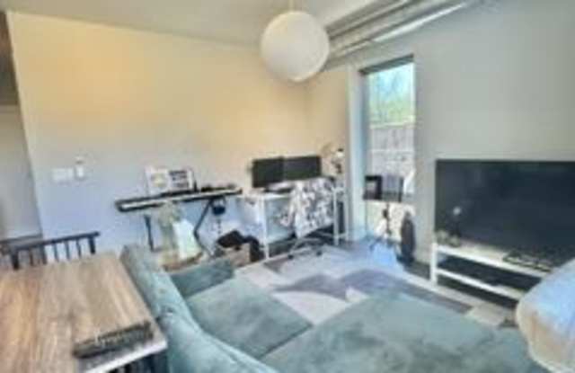 2407 W Eastwood Avenue, Gallery 4