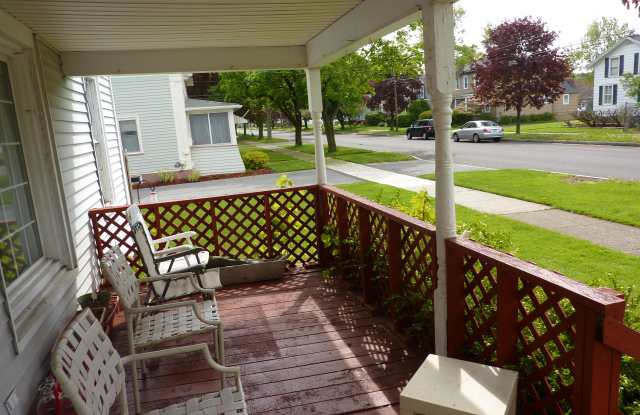 241 West Jackson Street - 241 West Jackson Street, Palmyra, NY 14522