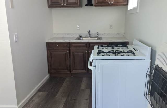 Renovated Basement Level Studio Apartment in Columbia, MO photos photos