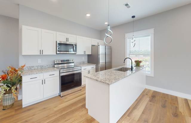 ✴️ Waitlist for Aug2027–Jul2028 Now Open! |6BR 6BA New Townhome in Fort Sanders Near UTK Gallery 2