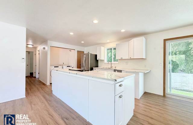 Renovated Gig Harbor Home with Water Views, Fenced Yard & Updated Kitchen! Gallery 4