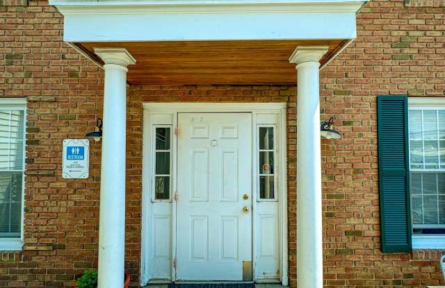 104 Rowayton Avenue Gallery 3