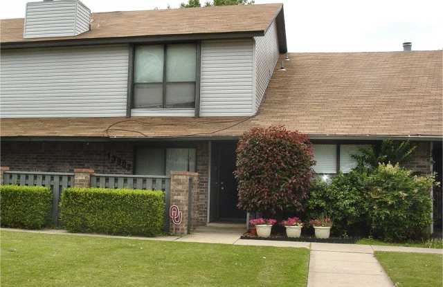 13907 Fairhill Ave photos photos