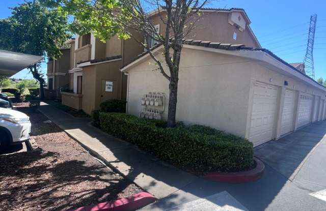 NICE CONDO AT THE RESERVES @ GALLERIA IN ROSEVILLE!! photos photos