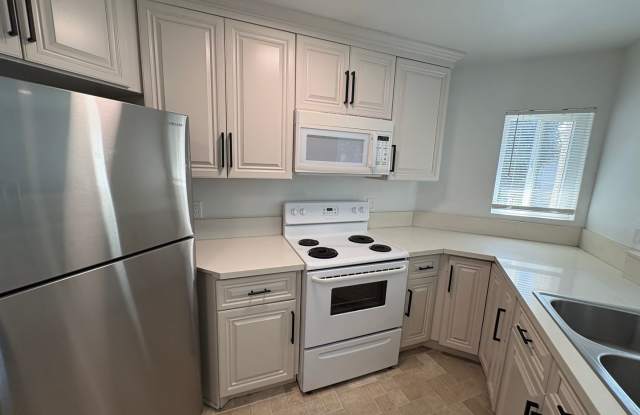 Must See Bright and welcoming one bedroom one bathroom unit in La Jolla Gallery 4