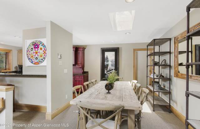 715 E Hopkins Avenue Gallery 2