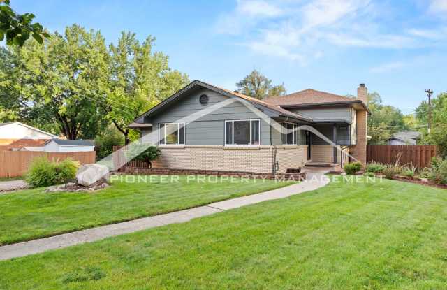 Spacious Home with 3 Bedrooms, 2 Bathrooms, 2 Car Garage, 2 Fenced Backyard, and Close Proximity to Garden of the Gods! Gallery 1
