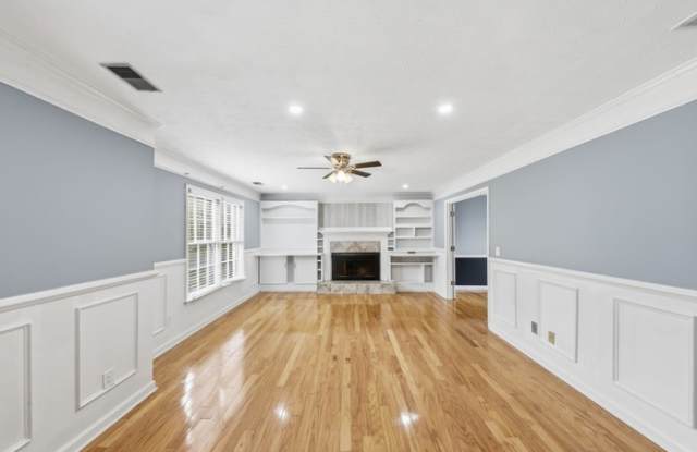 310 Crescentview Court Gallery 3