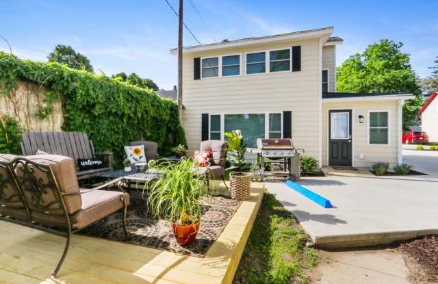 Historic Downtown Lake Geneva Carriage House – Available for Monthly  Mid-Term Rentals photos photos