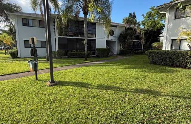 823 NE 199th St photos photos