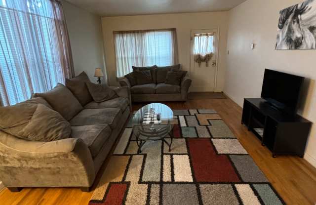 821 West Buffalo Street Gallery 4