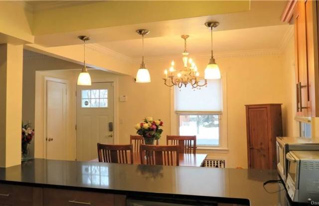 42 W Maple Drive Gallery 3