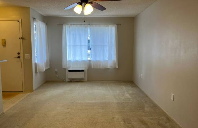 Northpointe Townhouse - upstairs unit  2 bedrooms, 2 baths, 2 parking - Avail 10/20/26 Gallery 4