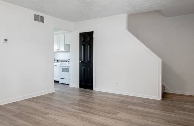 3BR Townhome in Scenic Hills – Apply Now! Gallery 3