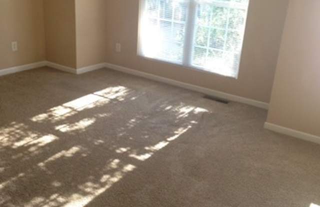 Beautiful 3 Bed/2.5 Bath House in Hampton! Gallery 4