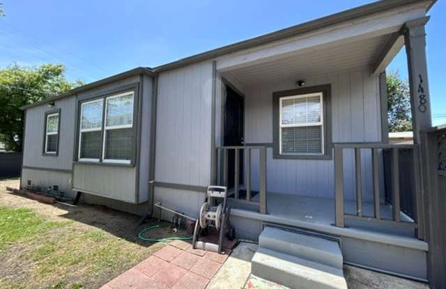 Lovely 3 Bed, 1 Bath, Home in Berkeley, with Hardwood Floors - OPEN HOUSE 7/23 photos photos Lovely 3 Bed, 1 Bath, Home in Berkeley, with Hardwood Floors - OPEN HOUSE 7/23 photos photos