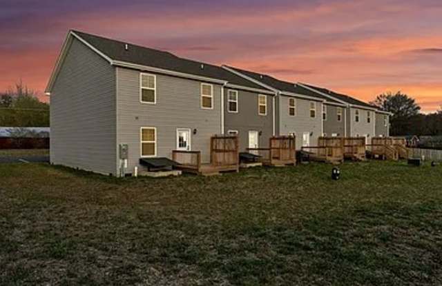 New 4BR/3.5BA Townhome in Meadowview – Modern Living in a Peaceful Historic Setting Near Emory & Henry Gallery 2