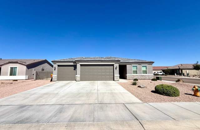 Beautiful 2024-Built 3-Bedroom Home with Solar Panels & 3-Car Garage! Gallery 1
