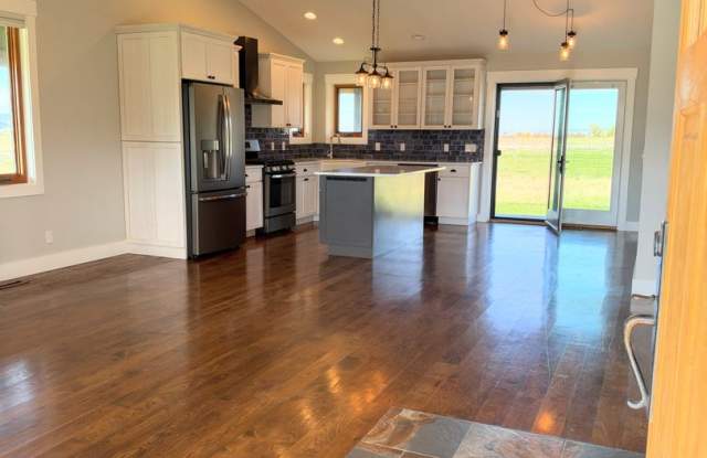 Beautiful 3-Bedroom Custom Home on 4.89 Acres – Victor, Idaho Available now Gallery 3