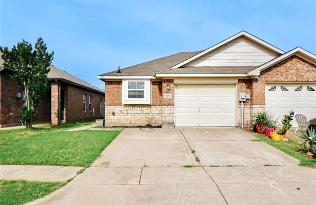 823 Walnut Street - 823 Walnut Street, Burleson, TX 76028