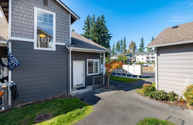 MOVE IN READY 10/15! 3 bed, 2 bath attached garage. Gallery 3