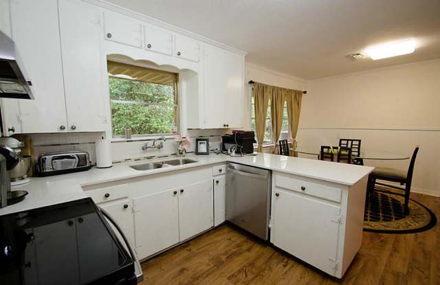 8002 Anadell Gallery 3