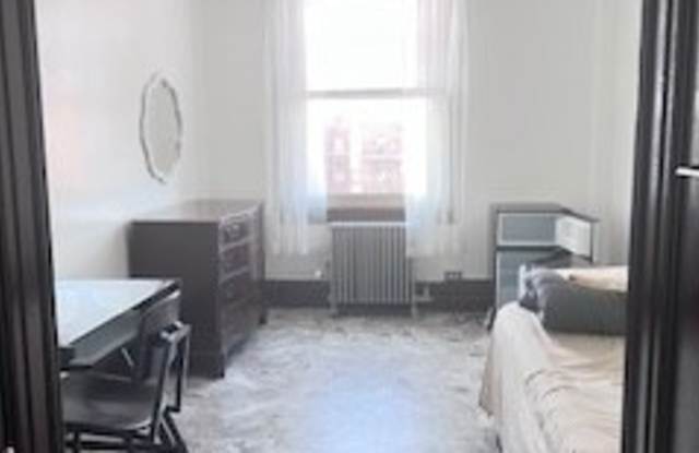 2916 Grand Concourse Gallery 3