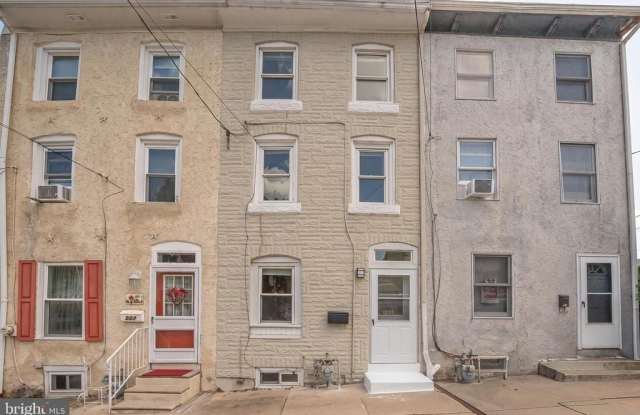 505 SPRING MILL AVENUE Gallery 2