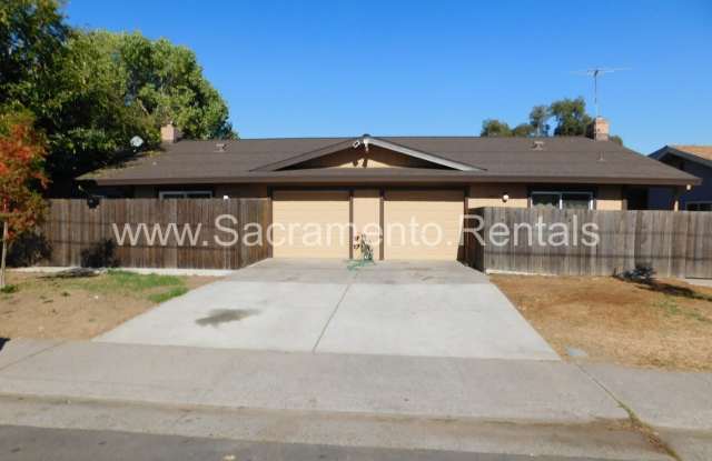 Spacious 3bd/2ba North Highlands Duplex with Garage photos photos