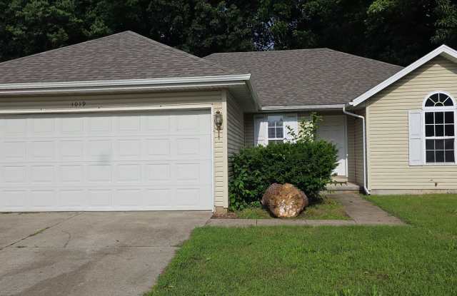 Close to Missouri State University! 3 Bedroom 2 Bathroom for $1295 photos photos