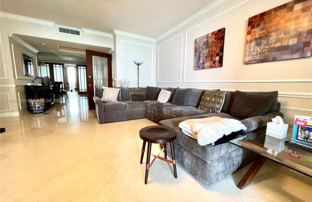 L' Hermitage - 3100 N Ocean Blvd, Fort Lauderdale, FL 33308