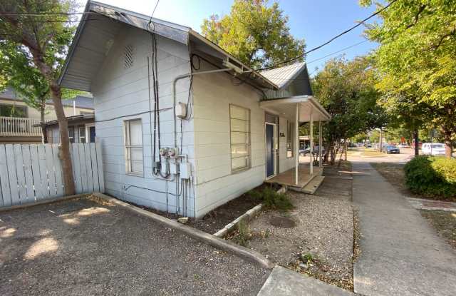 Charming  Updated 3 BR / 2 BA House Downtown  Walking Distance to the University of TX / Wood Floors photos photos