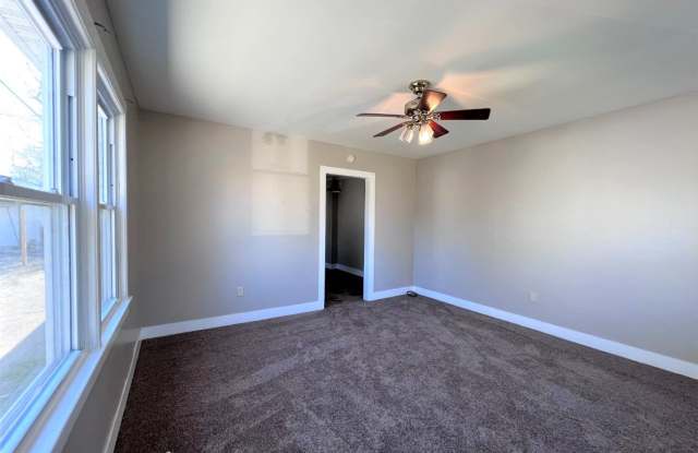 Convenient Duplex Located in Union City! Gallery 3