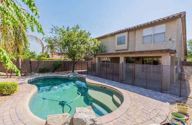 Elegant Living: Custom Upgrades and Superior Comfort in Phoenix Gallery 1