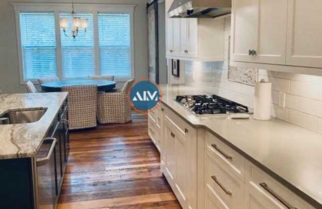 Like New, Gorgeous Hampton Hall 3 Bed, 2.5 Bath Home - AIM! Gallery 4