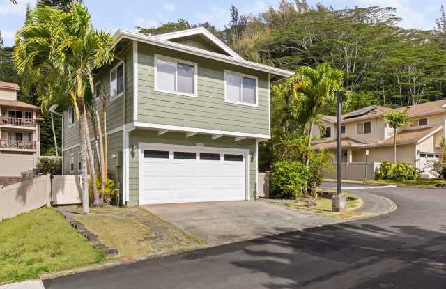 Beautiful 3 bedroom 2.5 bath home in lush Launani Valley! photos photos