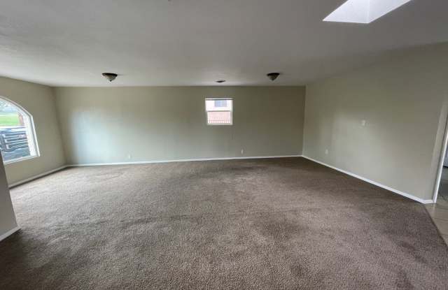 3704 N Swan photos photos