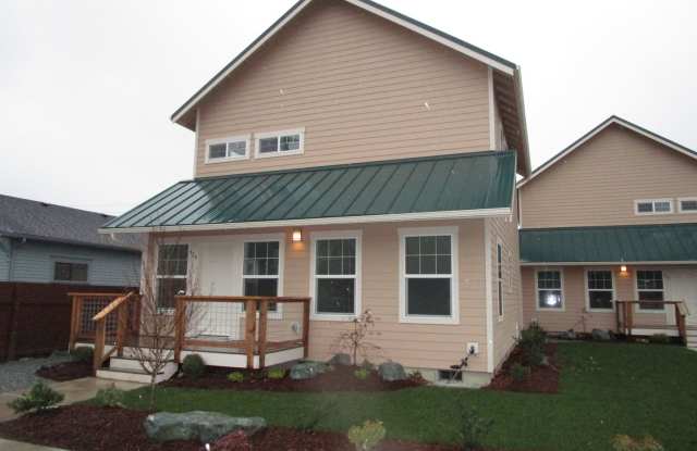 524 East Hazel Street - 524 East Hazel Avenue, Burlington, WA 98233