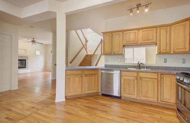 Westside Gem with Mountain Views, Hardwood Floors & AC! Gallery 1