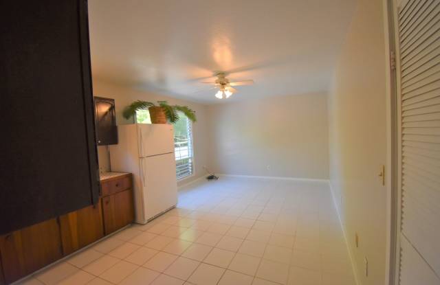 Studio, 1 Bath In Perfect Location Near Popular Beach photos photos