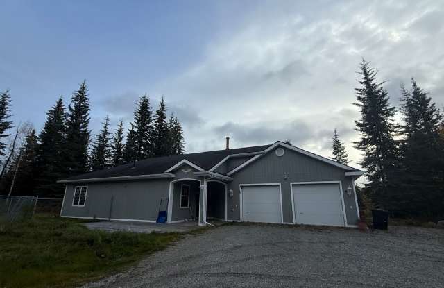 Spacious 2 bedroom home / Very pet friendly / 2 car garage / On city water Gallery 1