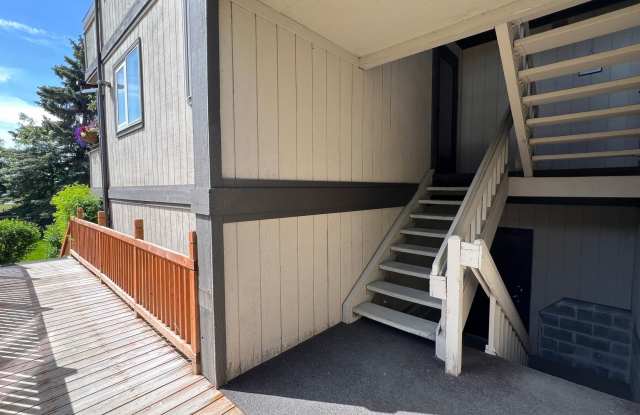 Lake Hood views!  (2) Bed / (2) Bath Condo w/ Heated Garage Parking! Gallery 3