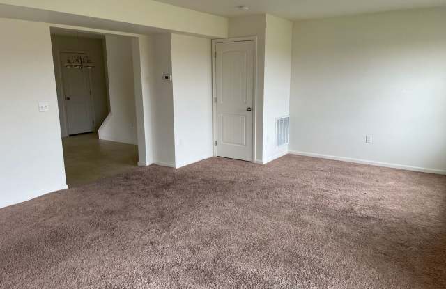 3 Bed 3 Bath End Unit Townhouse in Marietta Gallery 4