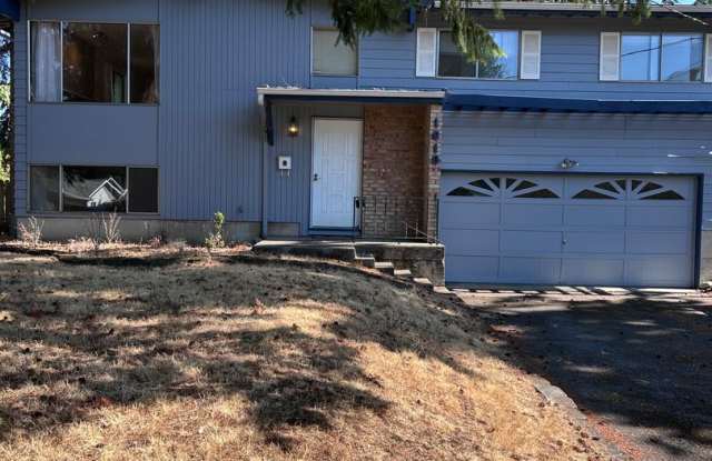 Comfortable Auburn Home with Open Living Space Gallery 1